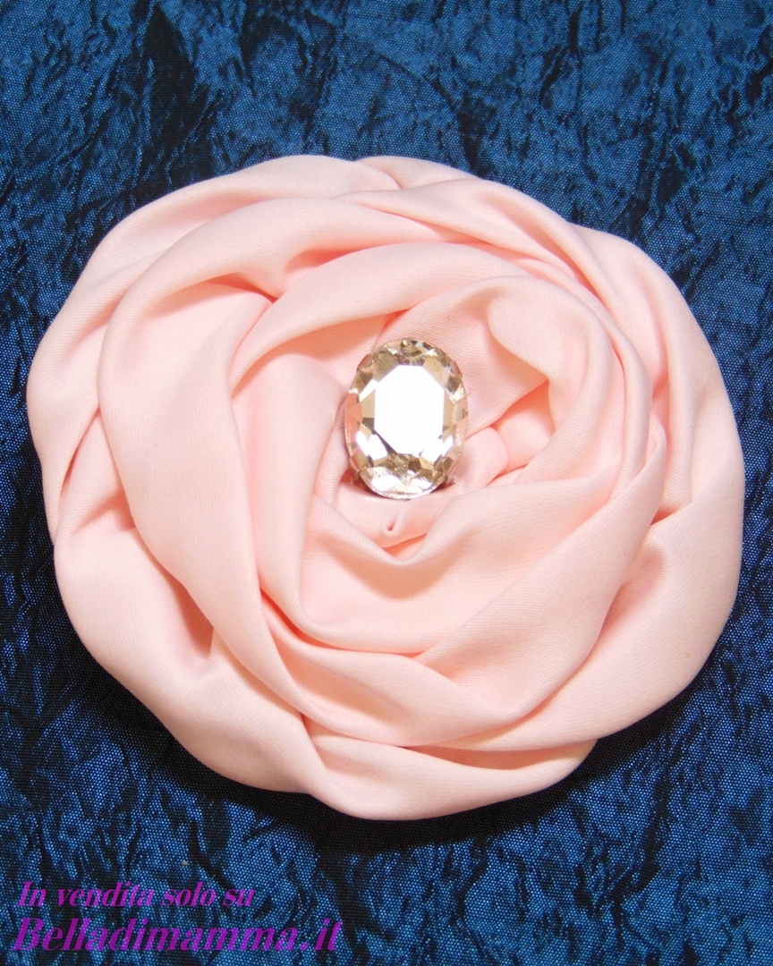 Spilla in Tessuto Abiti Eleganti Rosa Pesca a forma di fiore